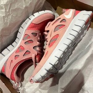 Brand new Nike 4.5Y Pink and White Sneakers